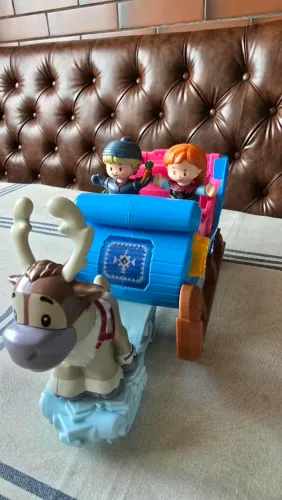 Carruagem Frozen. Little people - Fisher Price