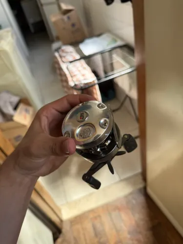 Carretilha Abu Garcia 4600-C3 direita