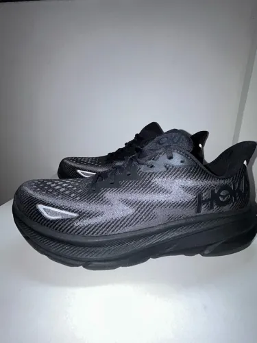 Tênis de corrida Hoka