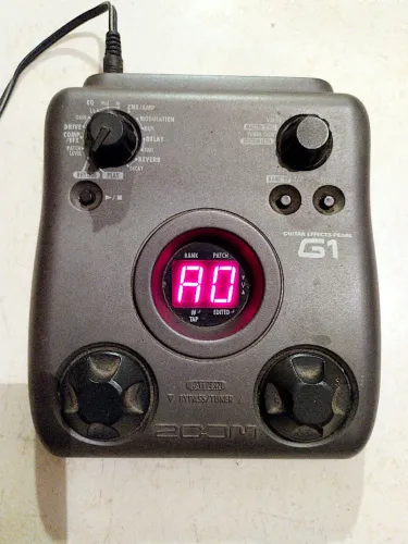 Pedaleira Zoom G1 para guitarra na caixa