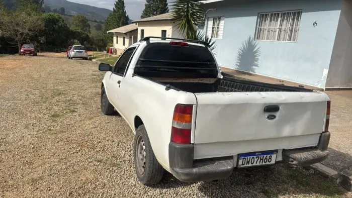 Ford Courier 1.6 L/ 1.6 Flex 2010