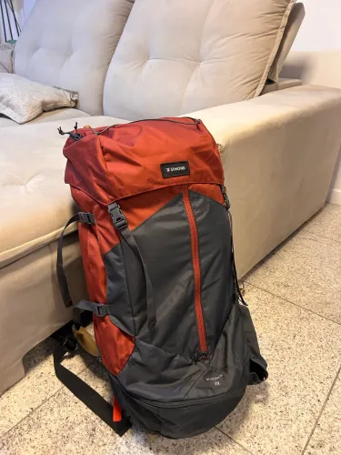 Mochila de Trekking Forclaz MT100 EasyFit 70 Litros