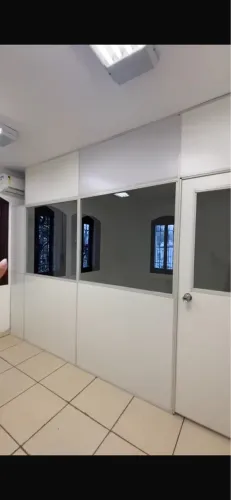 Divisória com vidro e Eucatex
