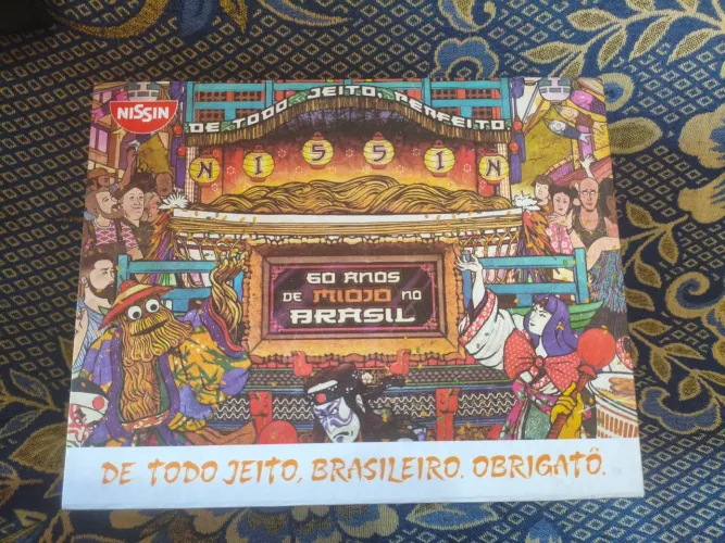 Caixa promocional do aniversário de 60 anos da Nissin 