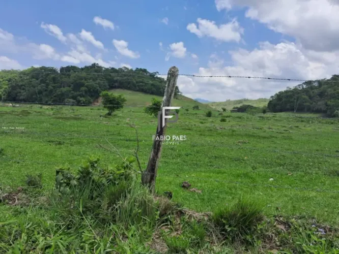 Fazenda para Venda em Silva Jardim, Cesário Alvin, 2 dormitórios, 1 banheiro, 2 vagas