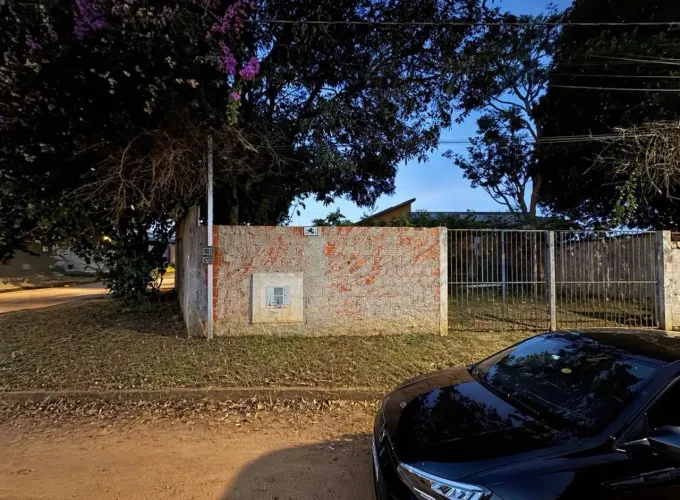 Lote murado com portão, já com energia e água