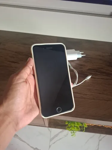 VENDO OU TROCO IPHONE 7 PLUS (acompanha carregador de iphone novo)