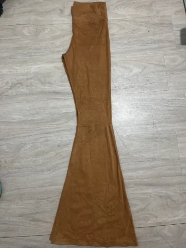 Calça flare camurça