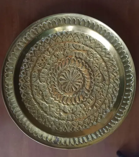 Vendo pratos decorativos de metal