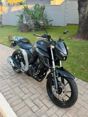 Vendo de único dono sem detalhes