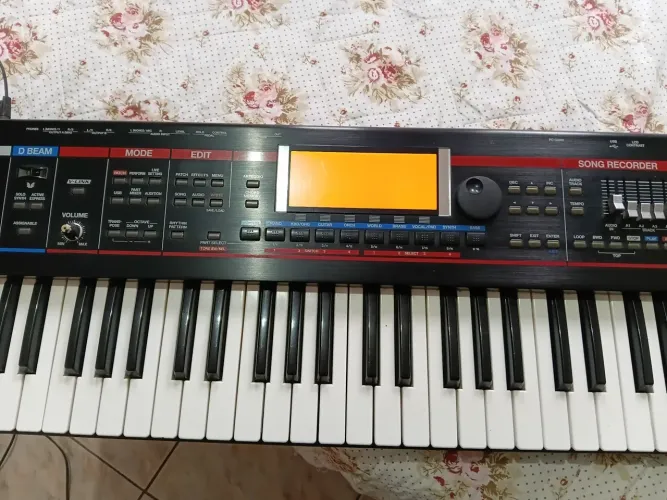 Teclado Roland Juno G defeito