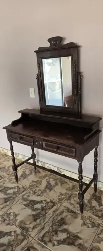 Conjunto de móveis de quarto em madeira maciça antiga, de imbuia.