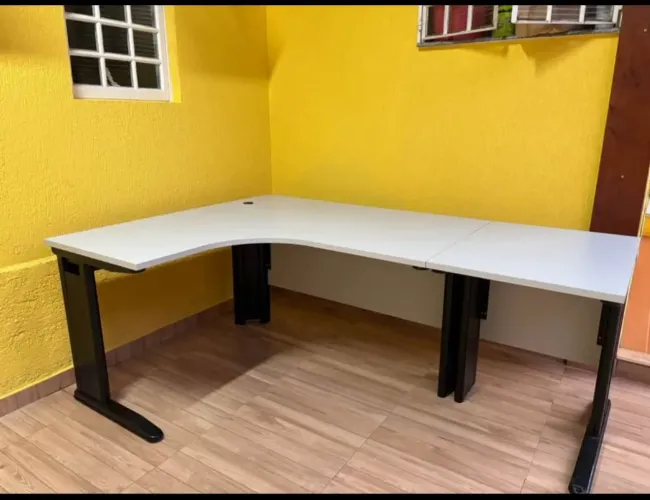 Mesa profissional escritório em ótimo estado