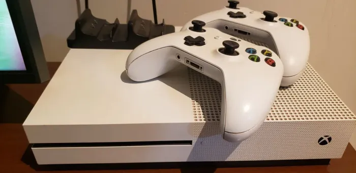XBOX One S - 500 GB
