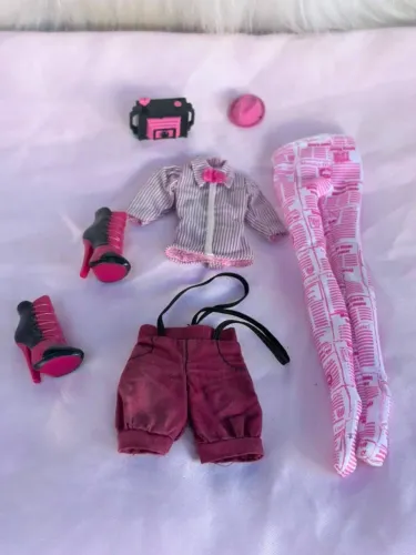 Draculaura Fashion Pack Newspaper Club Monster High