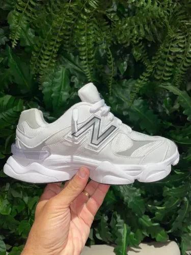 Tênis New Balance 9060
