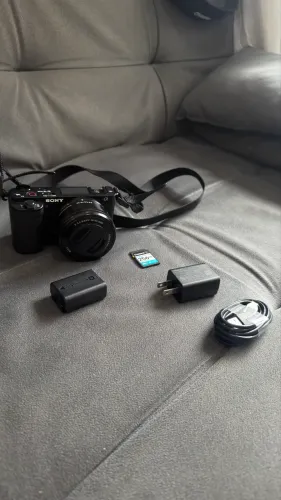 Sony ZV-E10 + Lente Original + Cartão Kingston Canvas Go Plus 256GB | Usada 3x