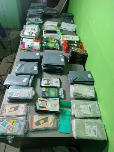 Lote com mais de 500 películas ,peças e acessórios para celular e relógio novos