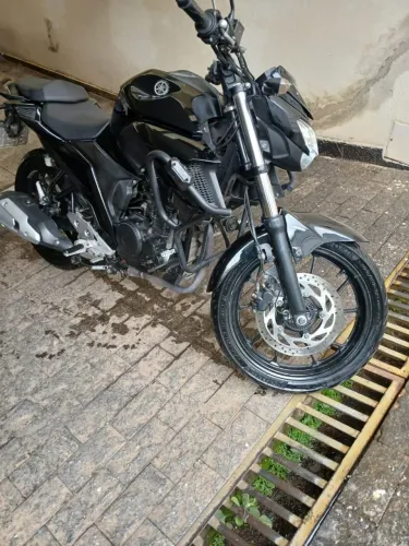 Moto Fazer semi nova
