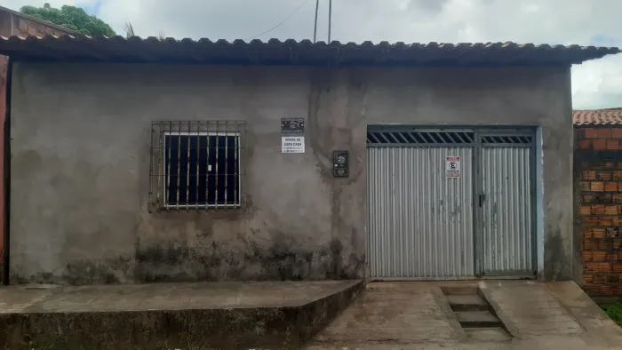 Casa a venda Vila Embratel.garagem , sala , 2 quartos, cozinha , banheiro recém reformado.