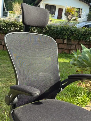 Cadeira Ergonômica LuvinCo Boston B100 | Apoio de Cabeça | Tela Mesh | Excelente Estado