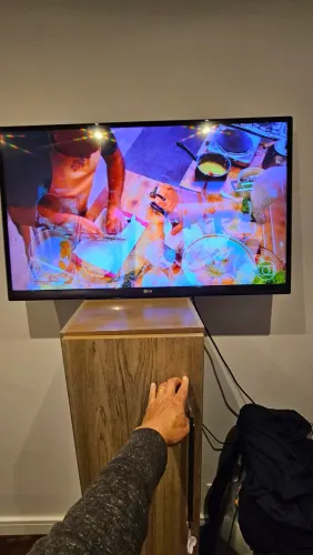 TV LG 42" Full HD (42LM6400) - Excelente Imagem, 4 Entradas HDMI e USB