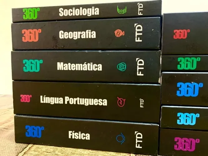 Coleção completa de livros FTD 360 graus, alguns ainda fechados sem uso. 