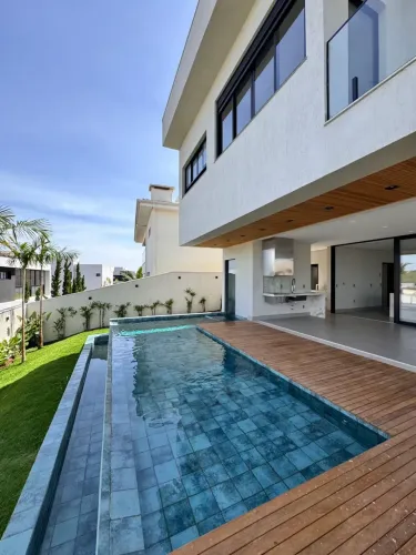 Sobrado 401m2 com 4 suítes - Condomínio Alphaville