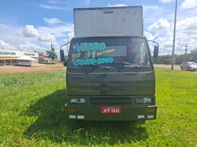 Vendo caminhão agradeço 3/4 baú.