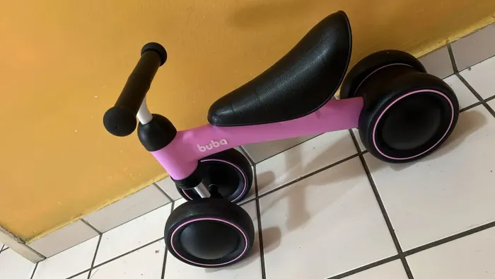 Bicicleta de Equilíbrio Infantil Buba com 4 rodas.