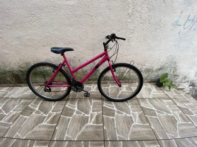 bicicleta passeio Anny aro 26 c/cestinha 18 vel.