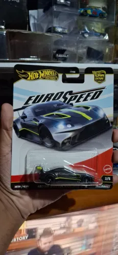 Hot Wheels - Premium - Aston Martin Vantage