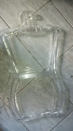 Vende se 8 cabides para loja
