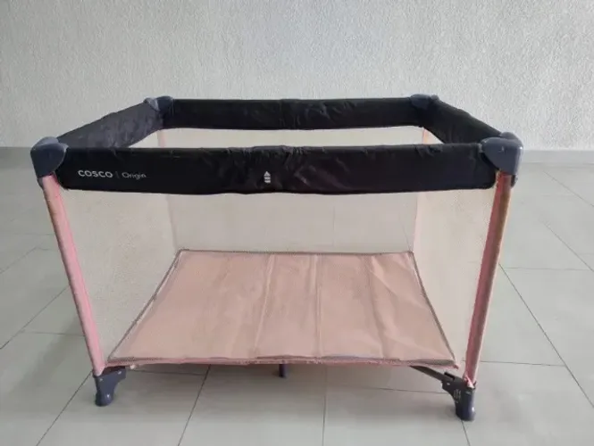 Berço portatil para bebê marca Cosco - tipo chiqueirinho