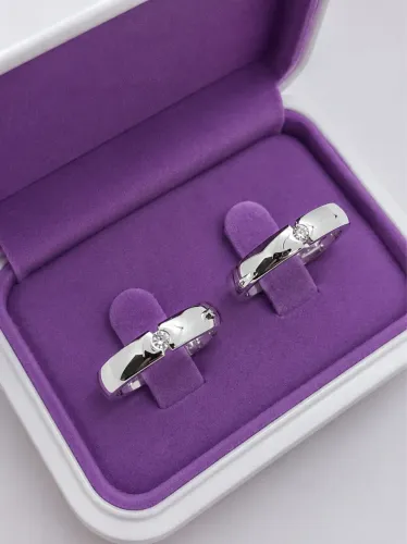 PAR DE ALIANÇAS COM ZIRCÔNIA EM PRATA 925 COM GRAVAÇÃO 4,80mm