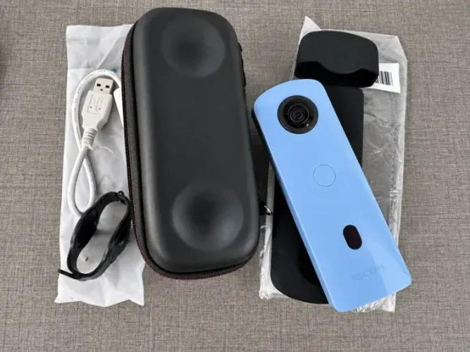 Câmera Ricoh THETA 360° Azul + 2 Tripés | Kit Completo