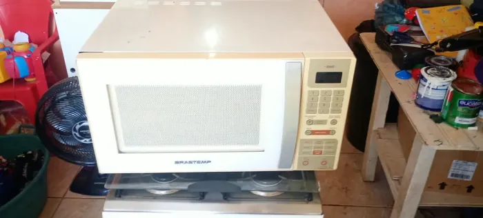 Vendo esse microondas de 30 litros