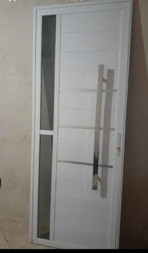 Porta em alumínio branco 