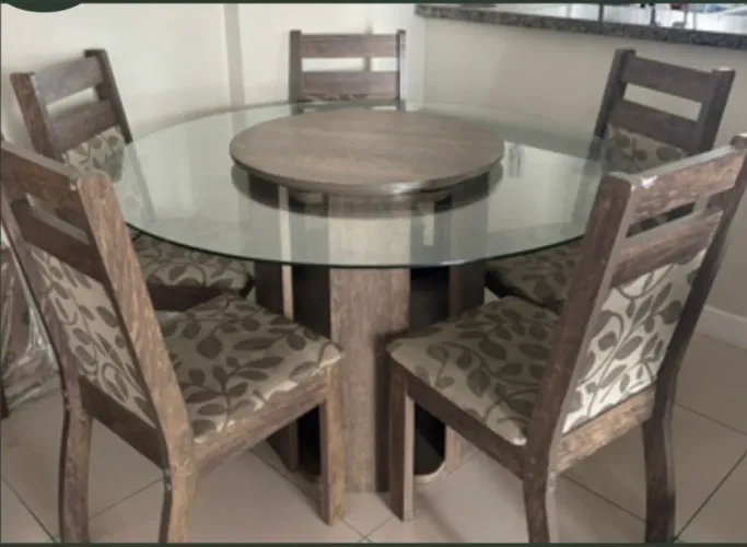 Mesa com 5 cadeiras centro giratório 
