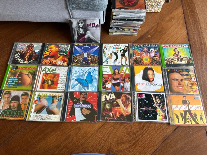 CDs axé diversos R$ 15,00 cada 