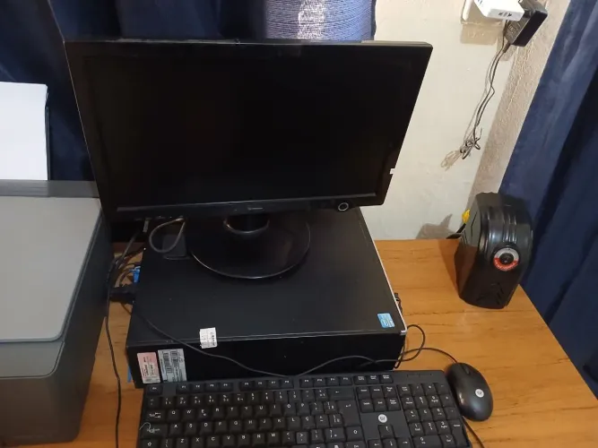 Kit PC completo, 250GB de memória, CPU HP, monitor 16" com estabilizador