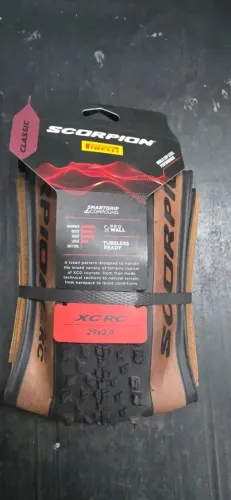 Pneu Pirelli 29 X 2.40 Scorpion Xc Rc Pro Wall Tubeless c/ Faixa Marrom