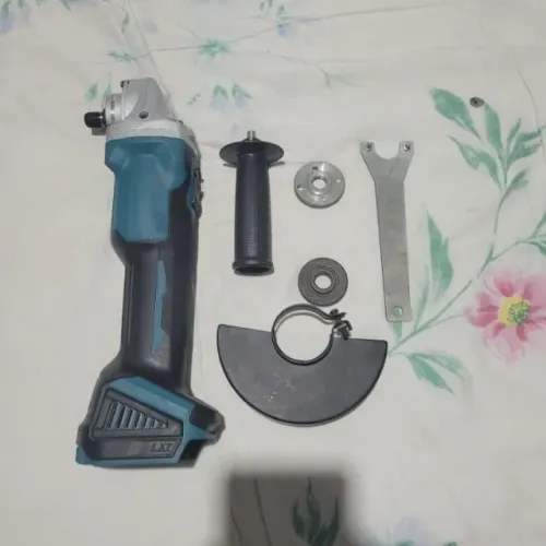 (com defeito ) Esmerilhadeira chinesa sem marca 20v (sem bateria)