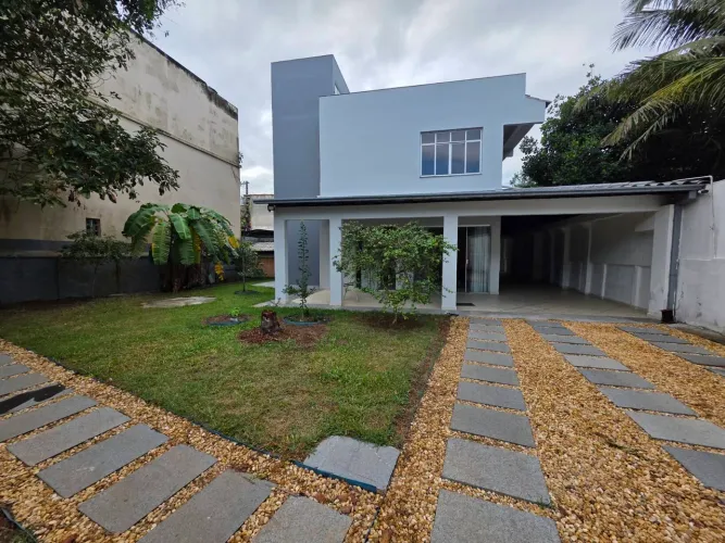 VENDO CASA TRIPLEX 6 QUARTOS - 3 SUÍTES - BARRA DO JUCU - VILA VELHA - ES