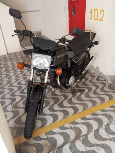 CB 400 ano 84 aceita troca 
