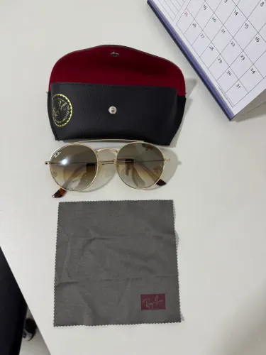 Vendo óculos italiano Ray Ban feminino, nunca usado! 
