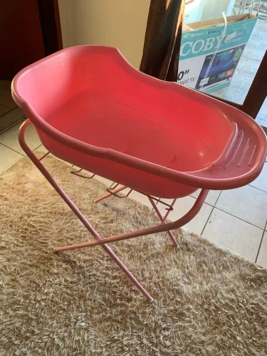 Banheira com suporte rosa