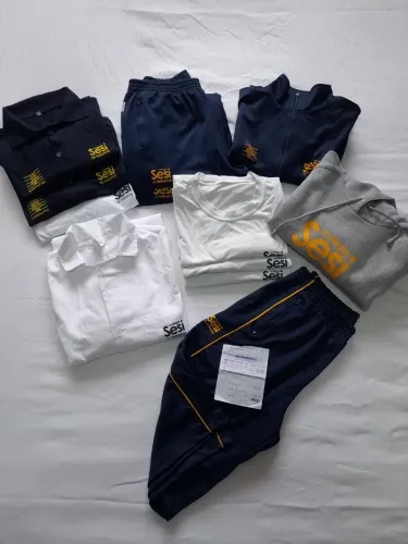 Lote Kit Uniforme Colégio SESI - Seminovo - Perfil rapaz de 16 anos >