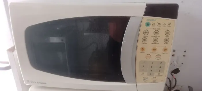 Microondas Eletrolux 23 lts