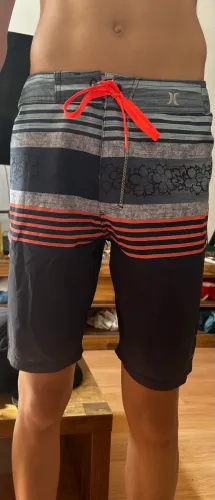 Vendo short tactel Hurley original TAM P